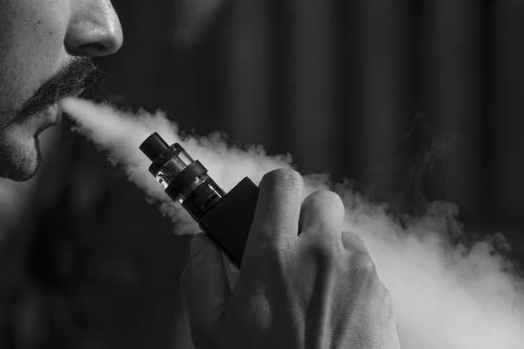 Újabb két halálos áldozatot szedett az elektromos cigaretta