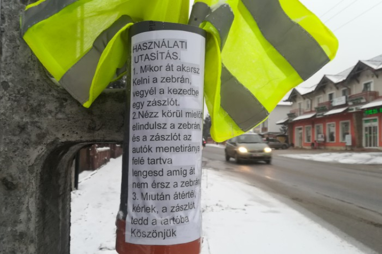 MÁR ÉRDEN IS VIGYÁZNAK RÁNK A ZEBRAZÁSZLÓK