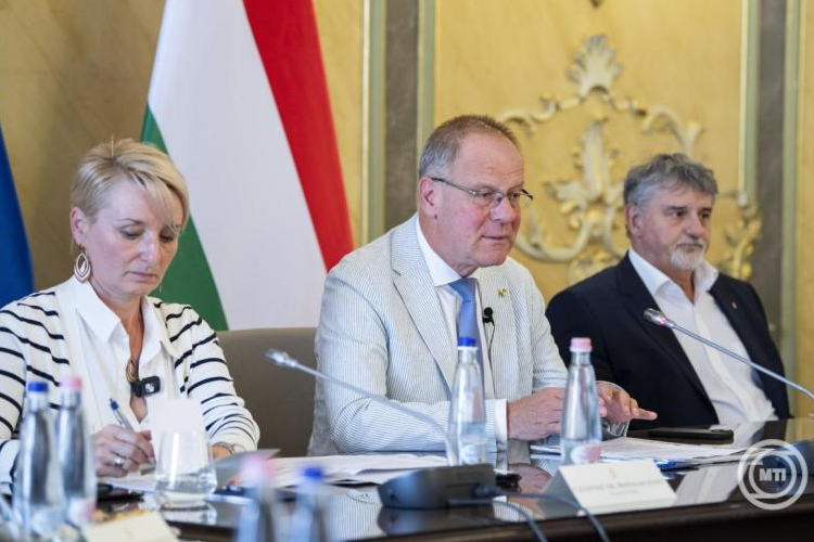 Navracsics Tibor szerint a fejlesztéspolitika és az önkormányzatok együttműködése nem pártalapú