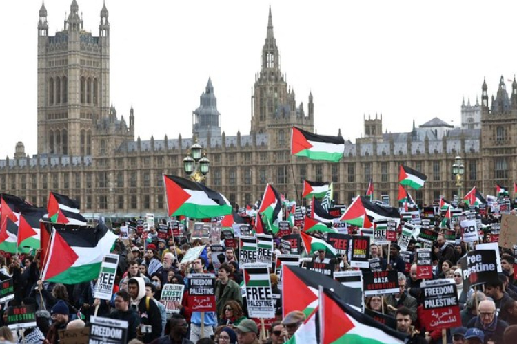 Izraeli-palesztin - Százezrek tüntettek Londonban a palesztinok mellett