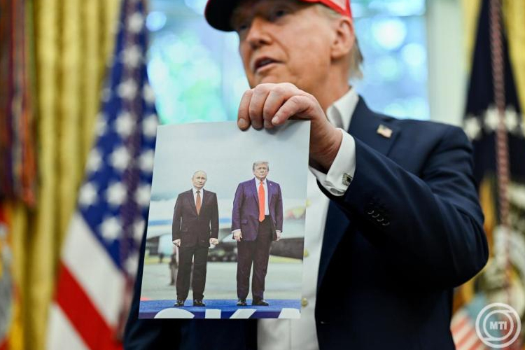 Donald Trump két héten belül eldönti, milyen irányban lép tovább a háborút illetően