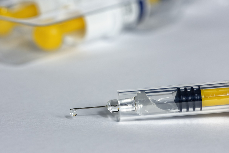 Megérkezett az első vakcinaszállítmány az Egyesült Királyságba