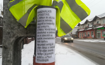 MÁR ÉRDEN IS VIGYÁZNAK RÁNK A ZEBRAZÁSZLÓK