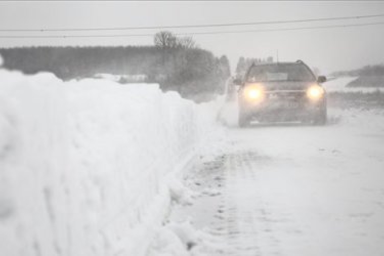Havazás – Hóátfúvások nehezítik a közlekedést Győr megyében