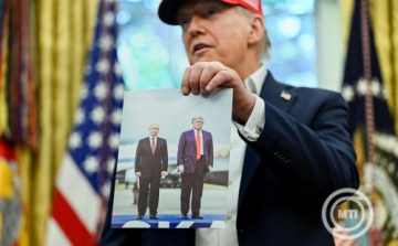 Ukrajnai háború - Kreml: Trump közölte Putyinnal, hogy a harcok beszüntetése érdekében kész hatni az EU-ra és Kijevre
