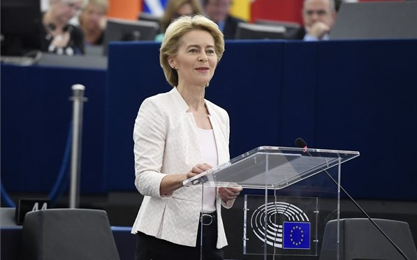 Von der Leyen: az Európai Bizottság hamarosan immunitásigazolásra vonatkozó javaslatot mutat be